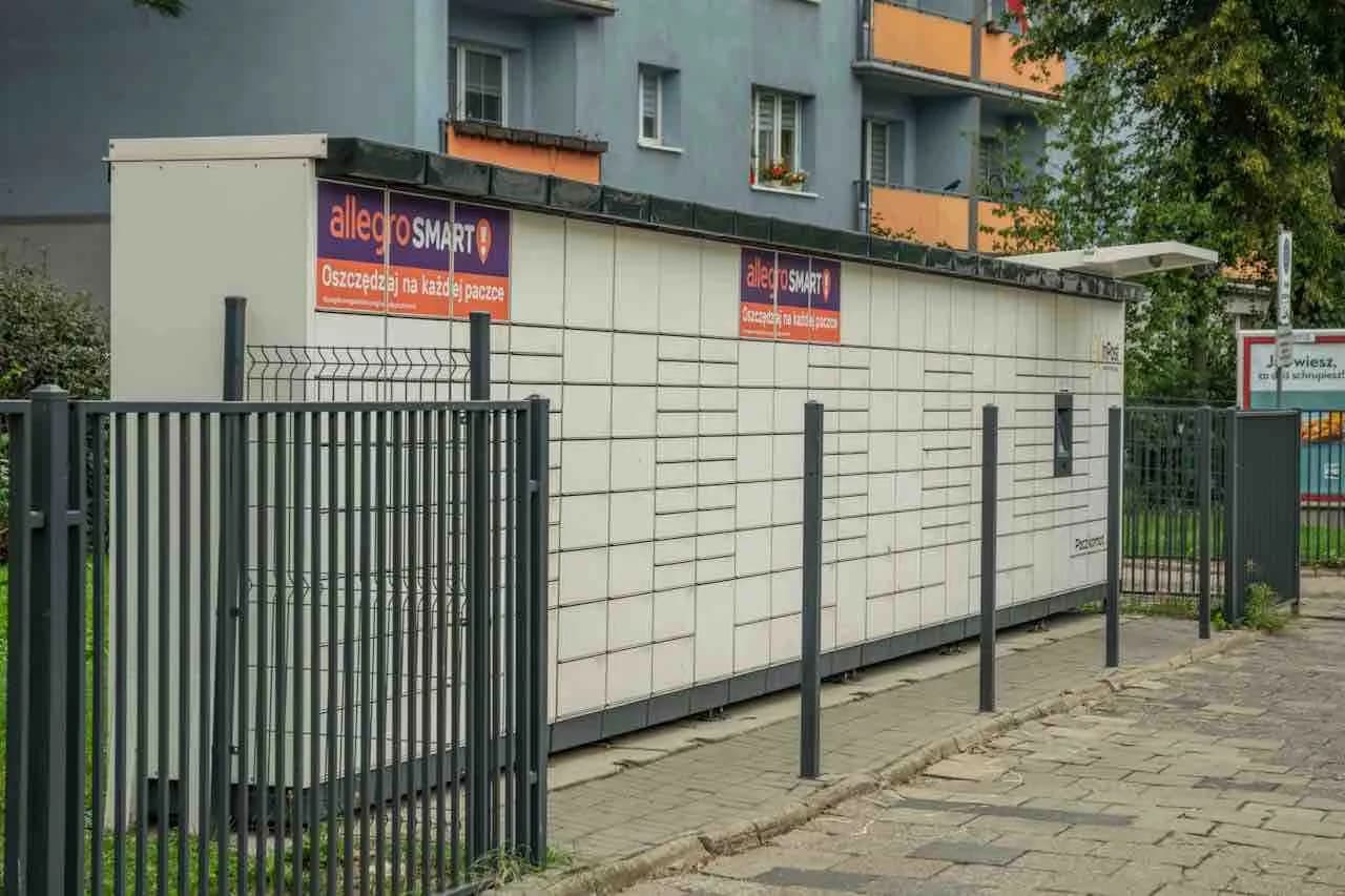 Czy InPost dzisiaj pracuje? Sprawdź godziny i dostępność usług