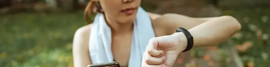 Jak wybrać idealny smartband? Kluczowe funkcje i porównania